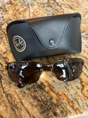 Ray-Ban Men's Black Frame with Brown Tinted Lenses Aviator Sunglasses